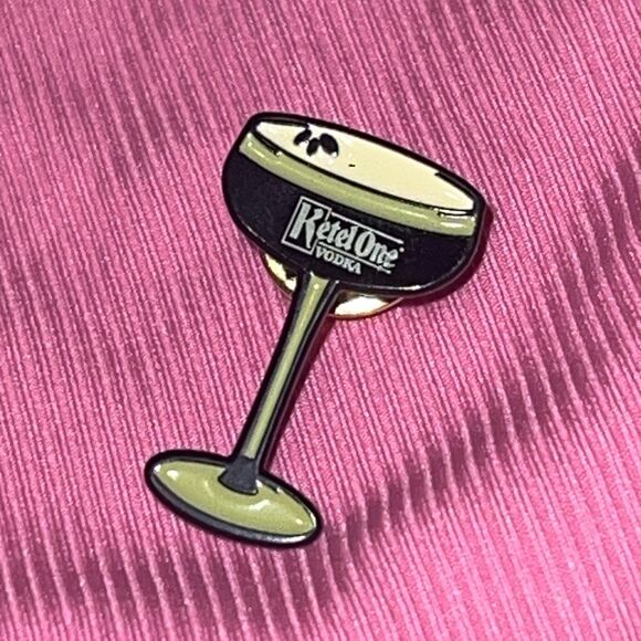 NEW Ketel One Vodka Espresso Martini Bartender Lapel Cocktail Pin FREE SHIPPING - Picture 1 of 4